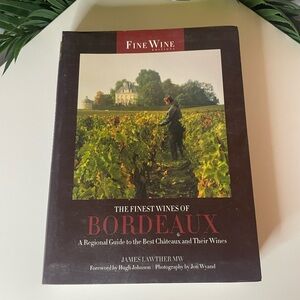 The Finest Wines of Bordeaux: A Regional Guide to the Best Châteaux& Wines Book